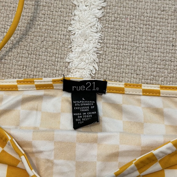 Yellow and white checkered, print L route 21 tank top - Picture 2 of 3